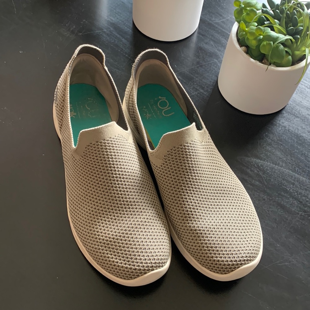 Skechers YOU Walk Khaki Size 9.5